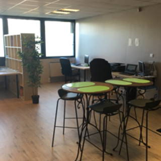 Open Space  6 postes Coworking Rue Jean Bart Labège 31670 - photo 1